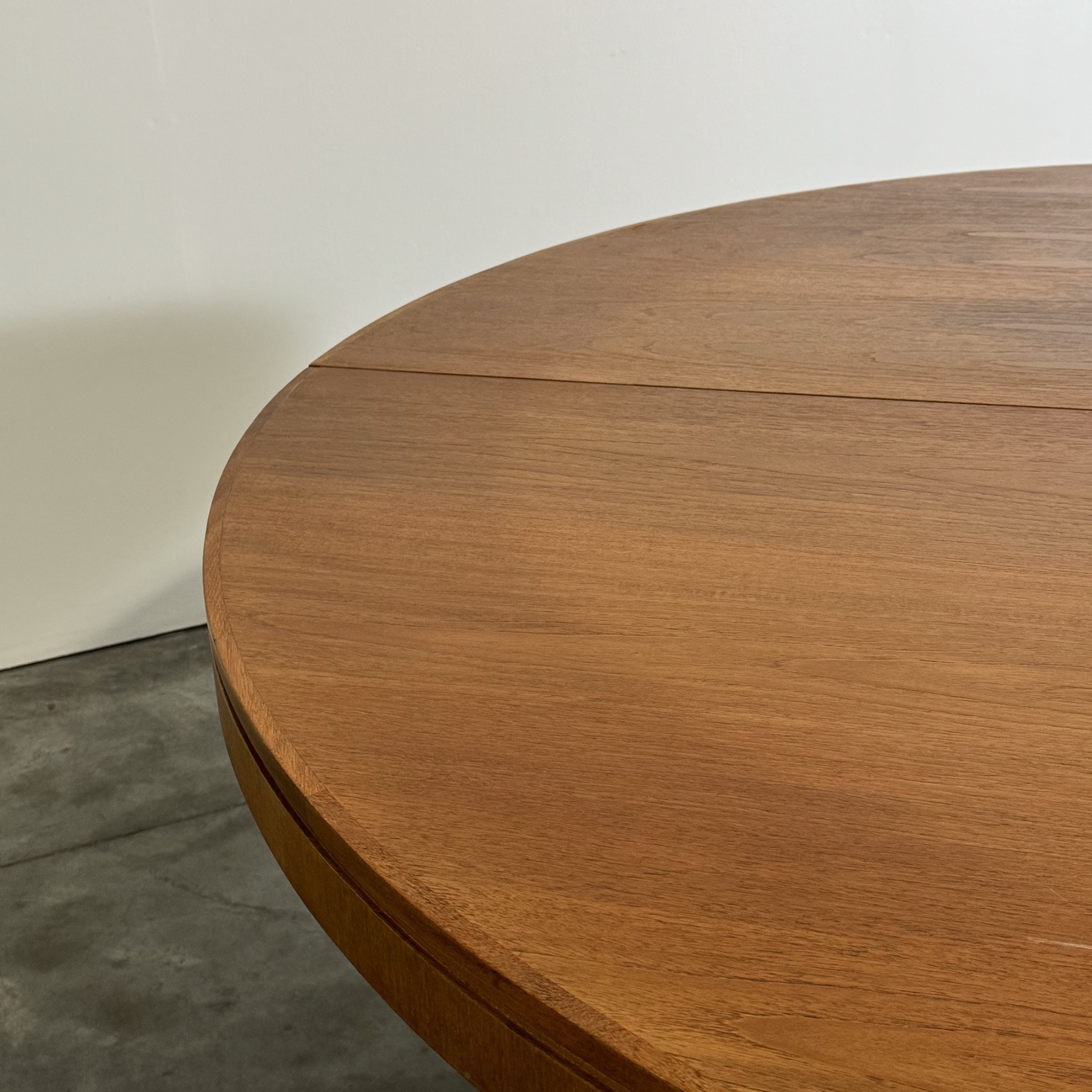 objet-vagabond-round-diningtable0004