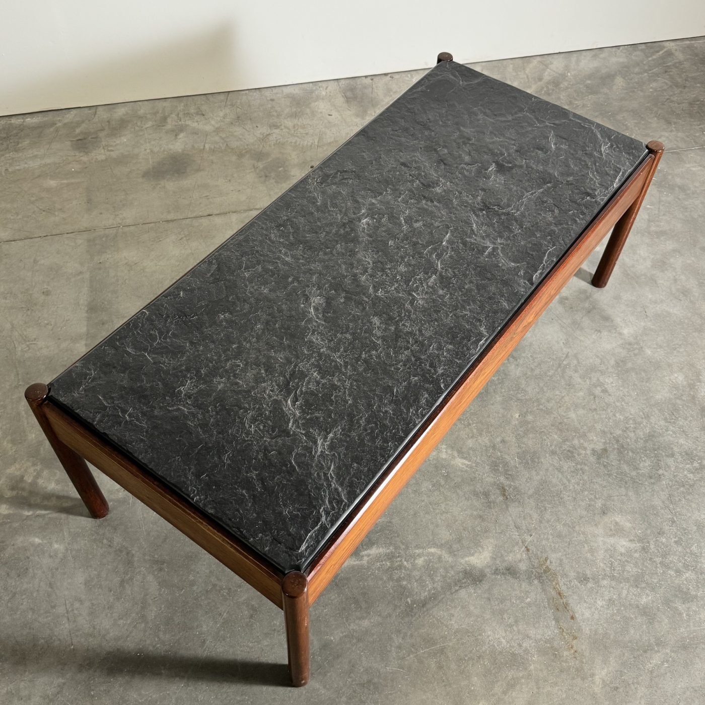 objet-vagabond-slate-coffeetable0004