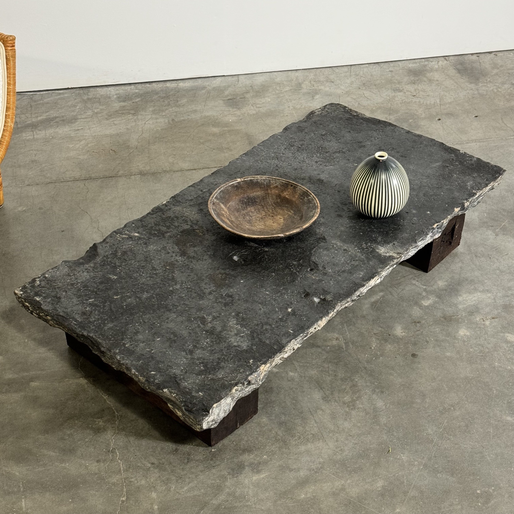 objet-vagabond-stone-coffeetable0000