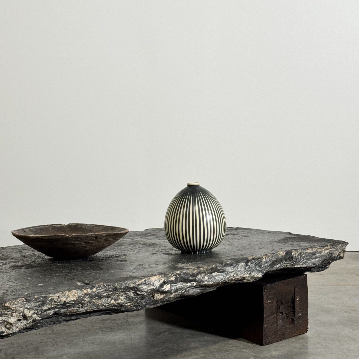 objet-vagabond-stone-coffeetable0004