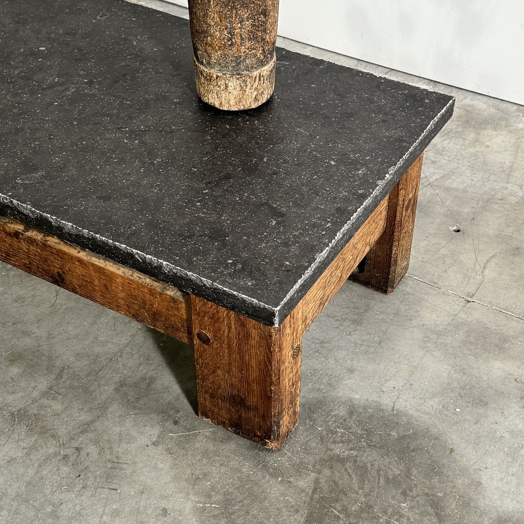 objet-vagabond-stone-coffeetable0005