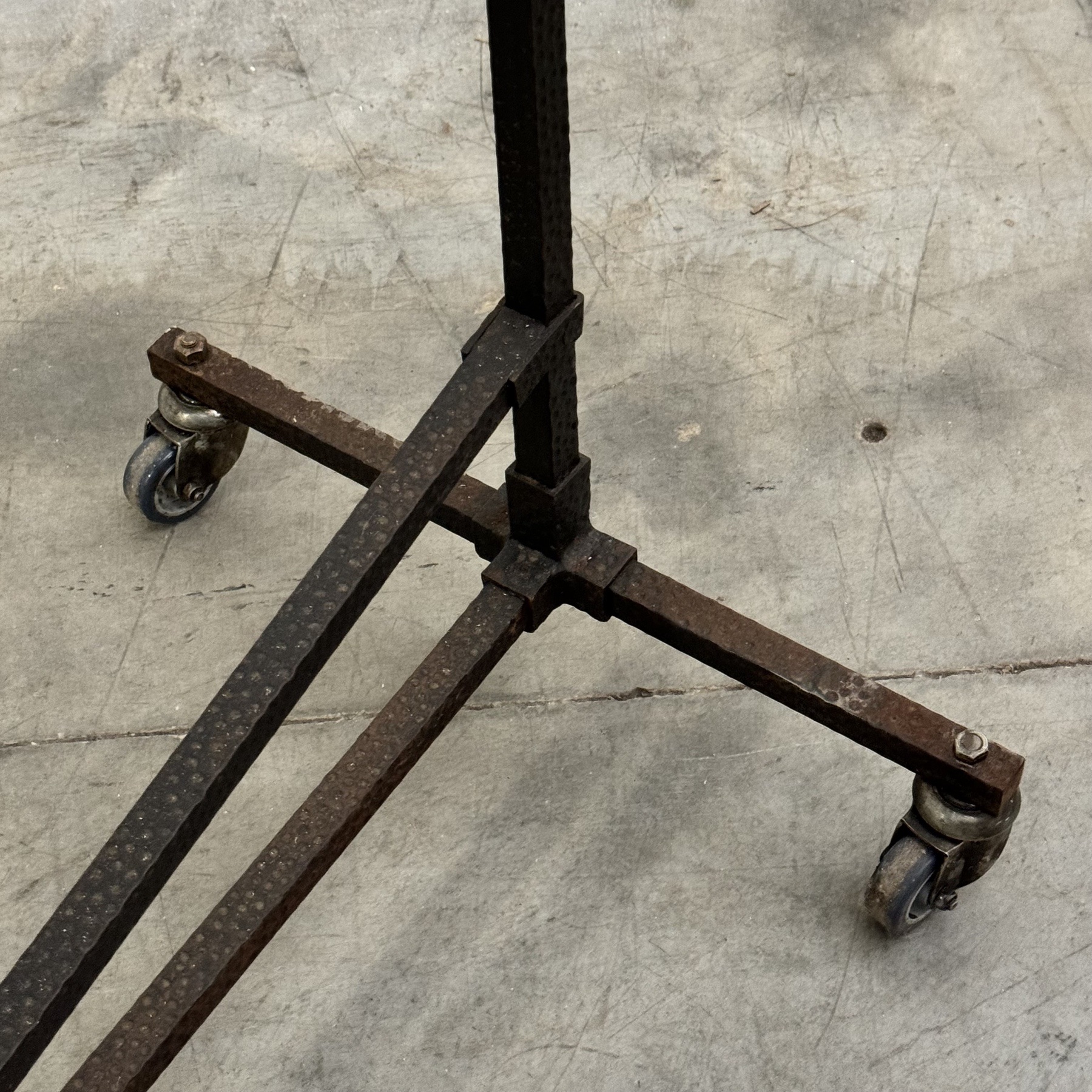 objet-vagabond-wroughtiron-coatrack0004