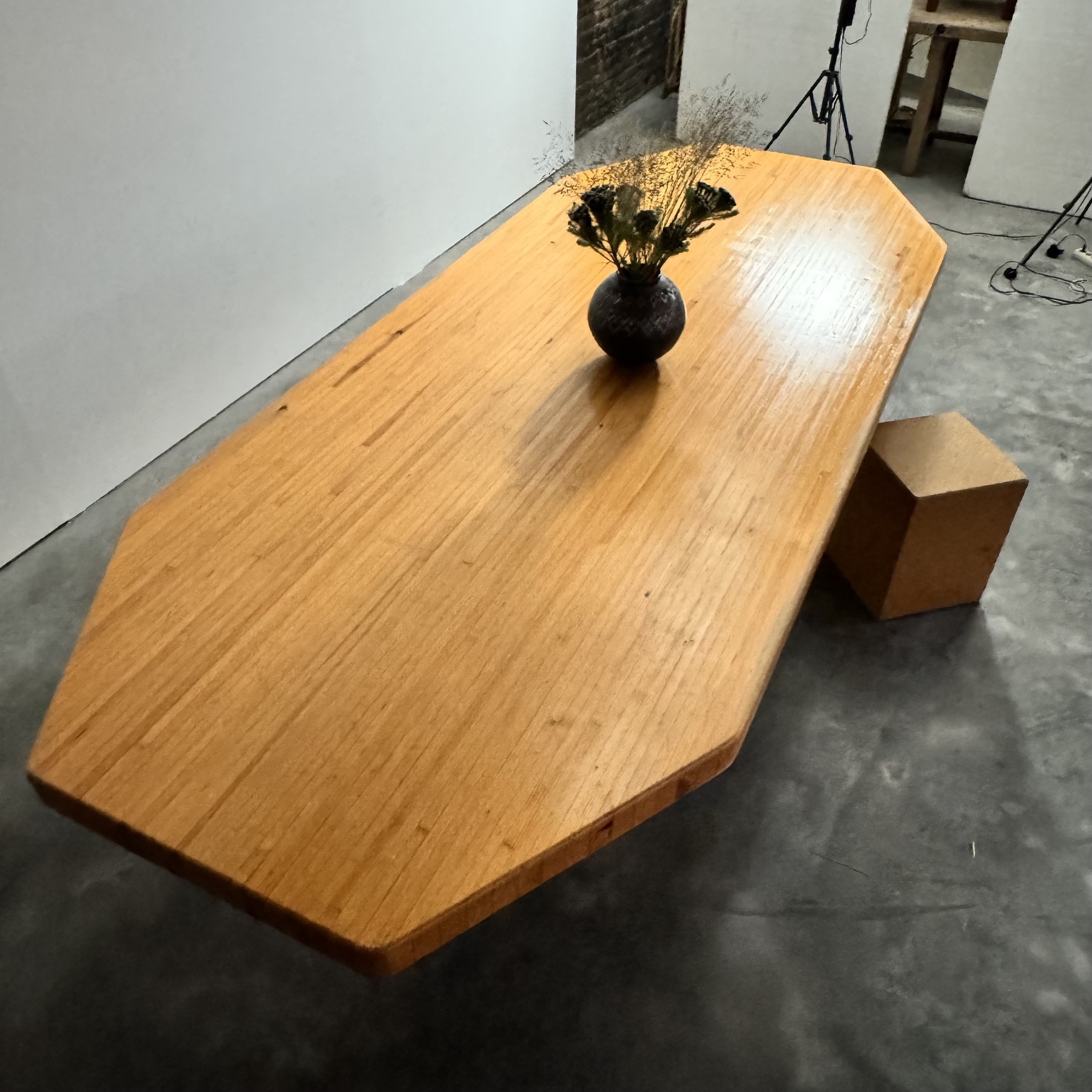 objet-vagabond-huge-diningtable0000