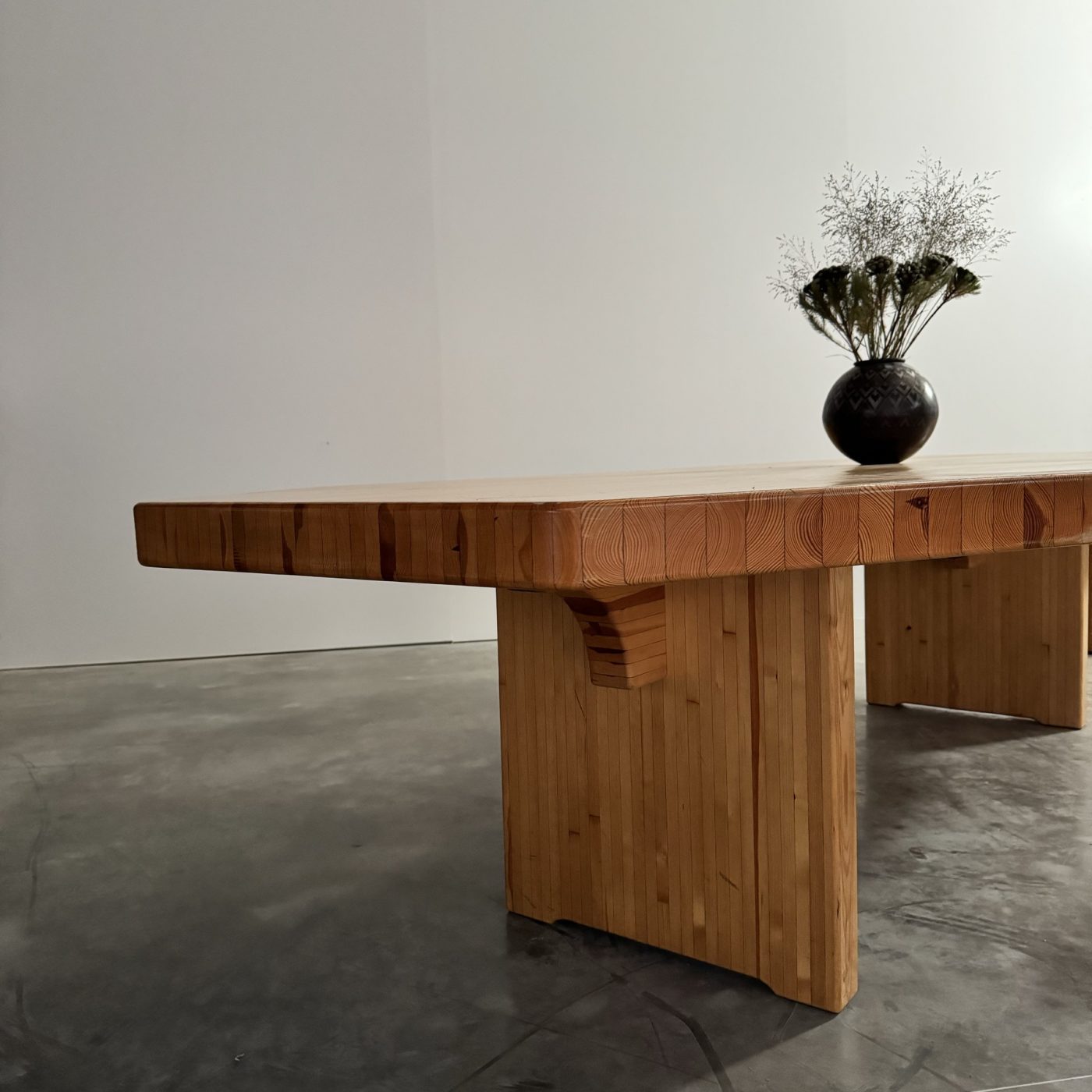 objet-vagabond-huge-diningtable0009