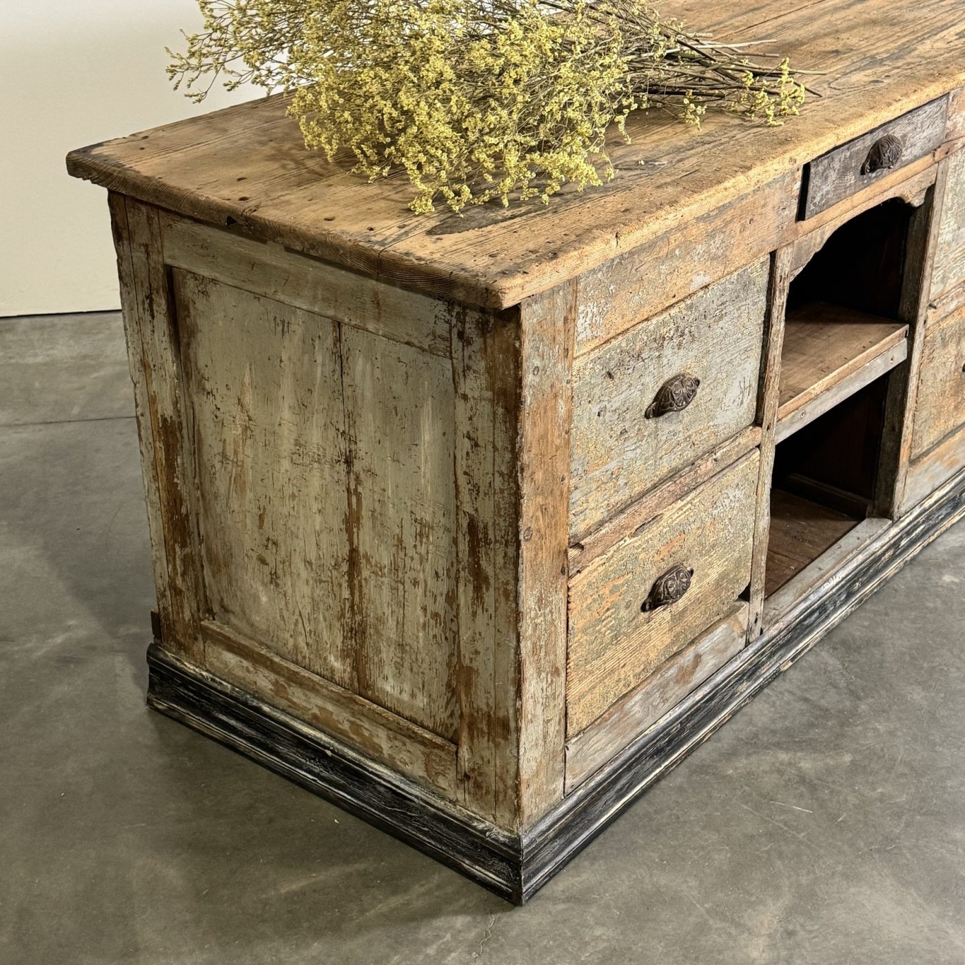 objet-vagabond-painted-chest0001