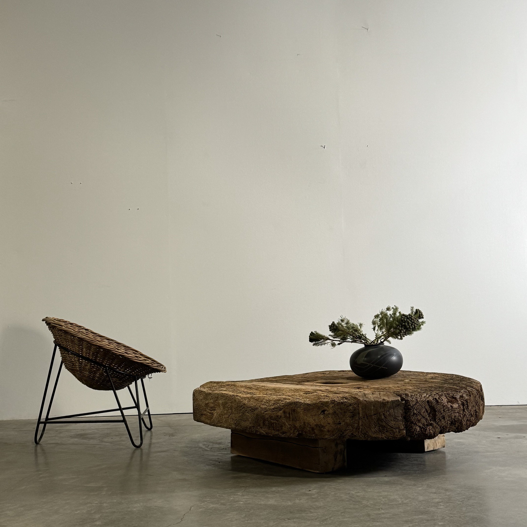 objet-vagabond-round-coffeetable0001