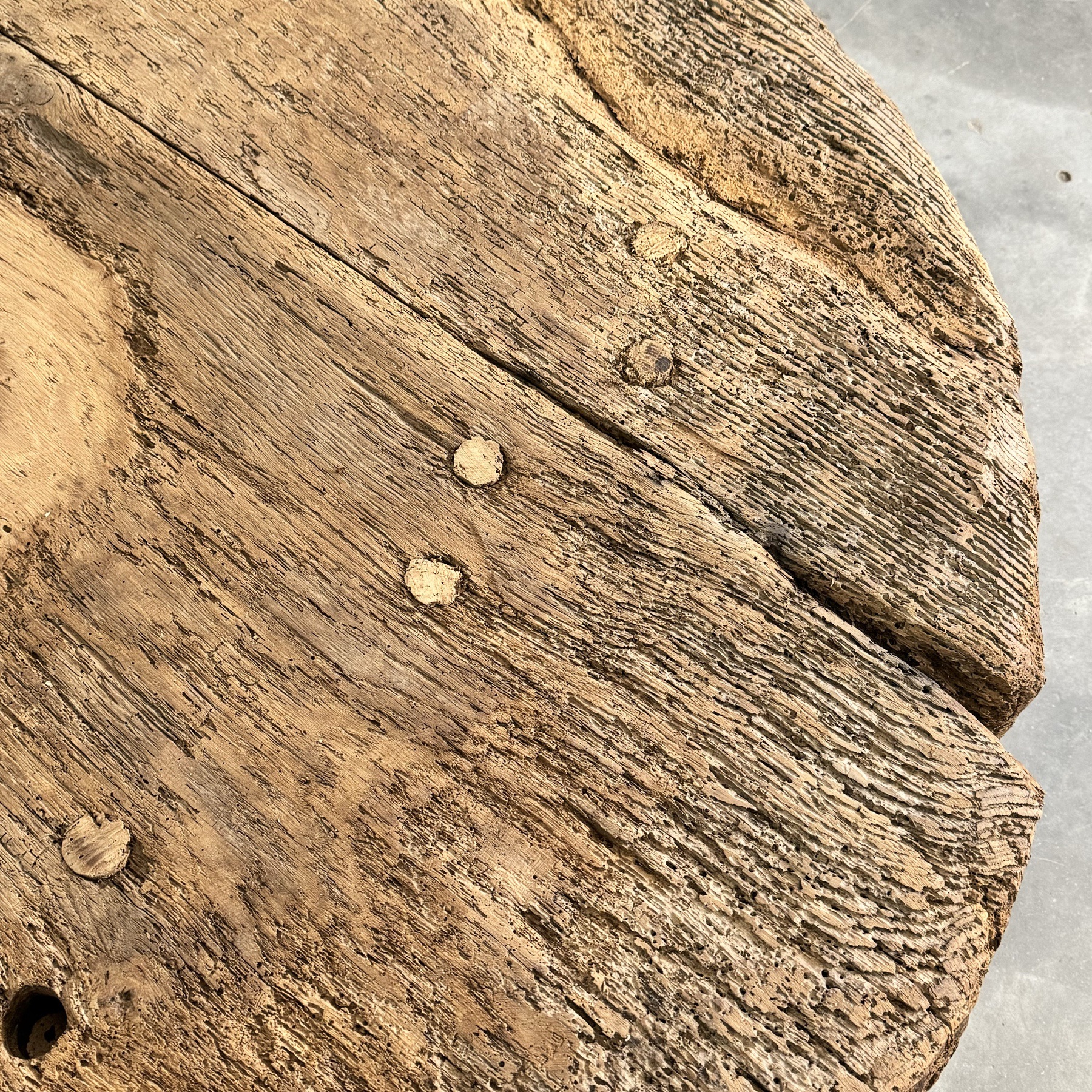 objet-vagabond-round-coffeetable0002