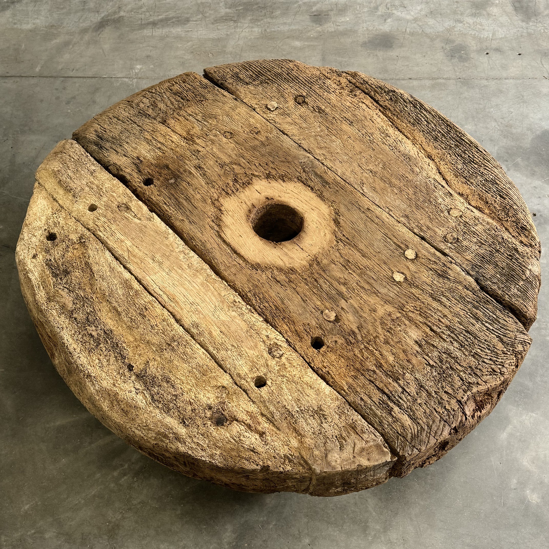 objet-vagabond-round-coffeetable0003