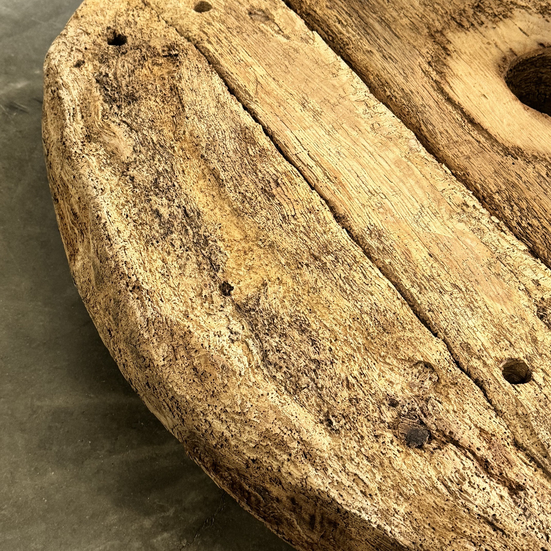 objet-vagabond-round-coffeetable0006