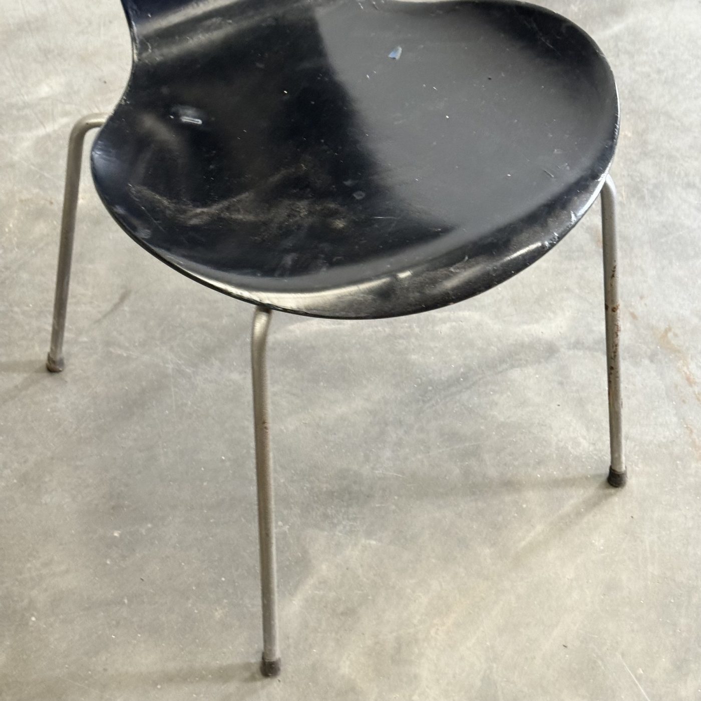 objet-vagabond-jacobsen-chairs0002
