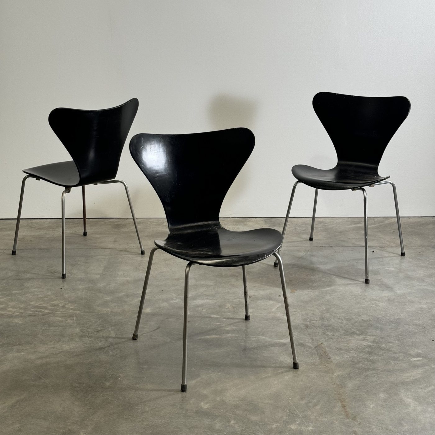 objet-vagabond-jacobsen-chairs0006