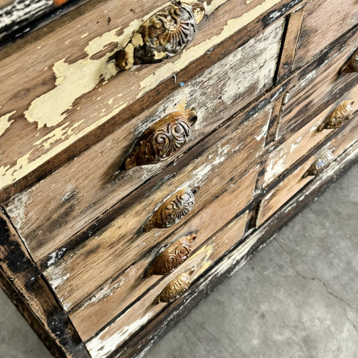 objet-vagabond-painted-chest0002