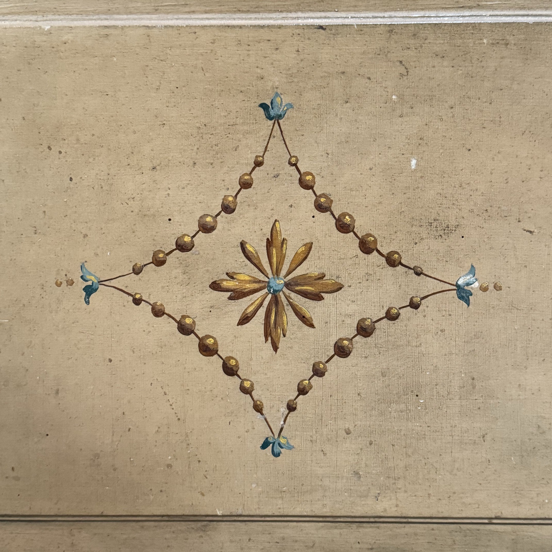 objet-vagabond-painted-cupboard0003