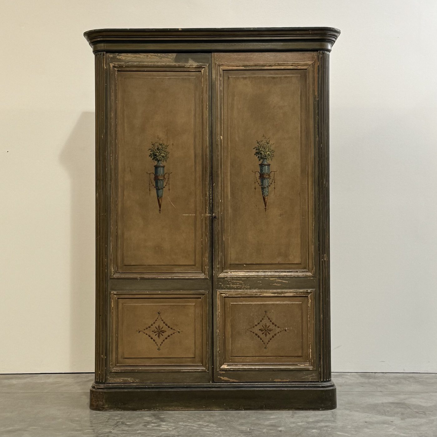 objet-vagabond-painted-cupboard0009