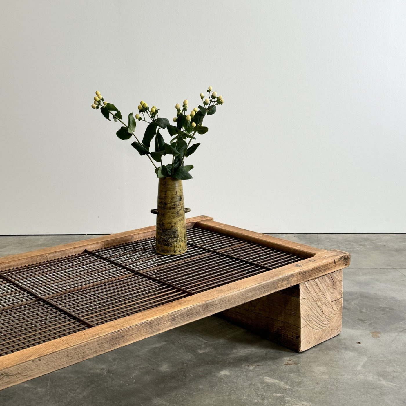 objet-vagabond-raw-coffeetable0000