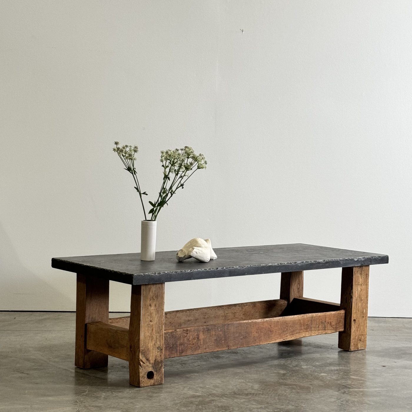 objet-vagabond-stone-coffeetable0000