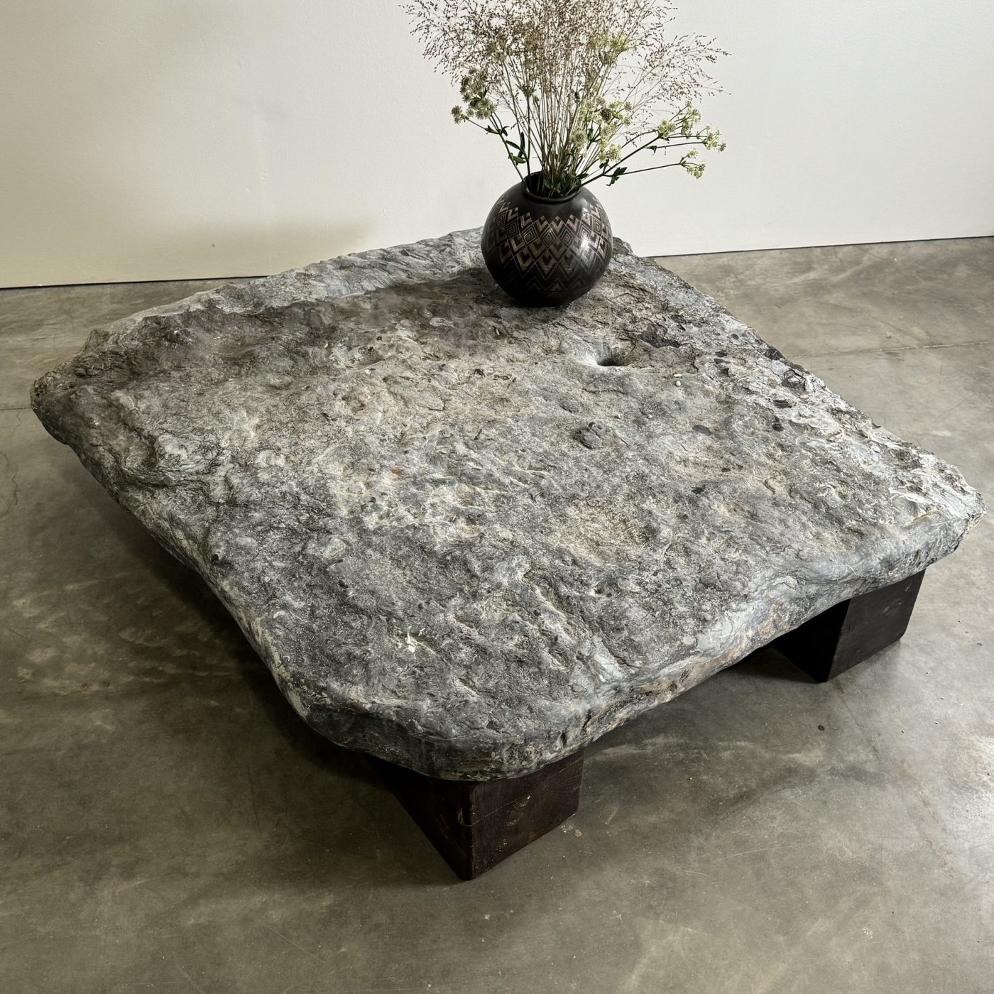 objet-vagabond-stone-coffeetablenuage0005