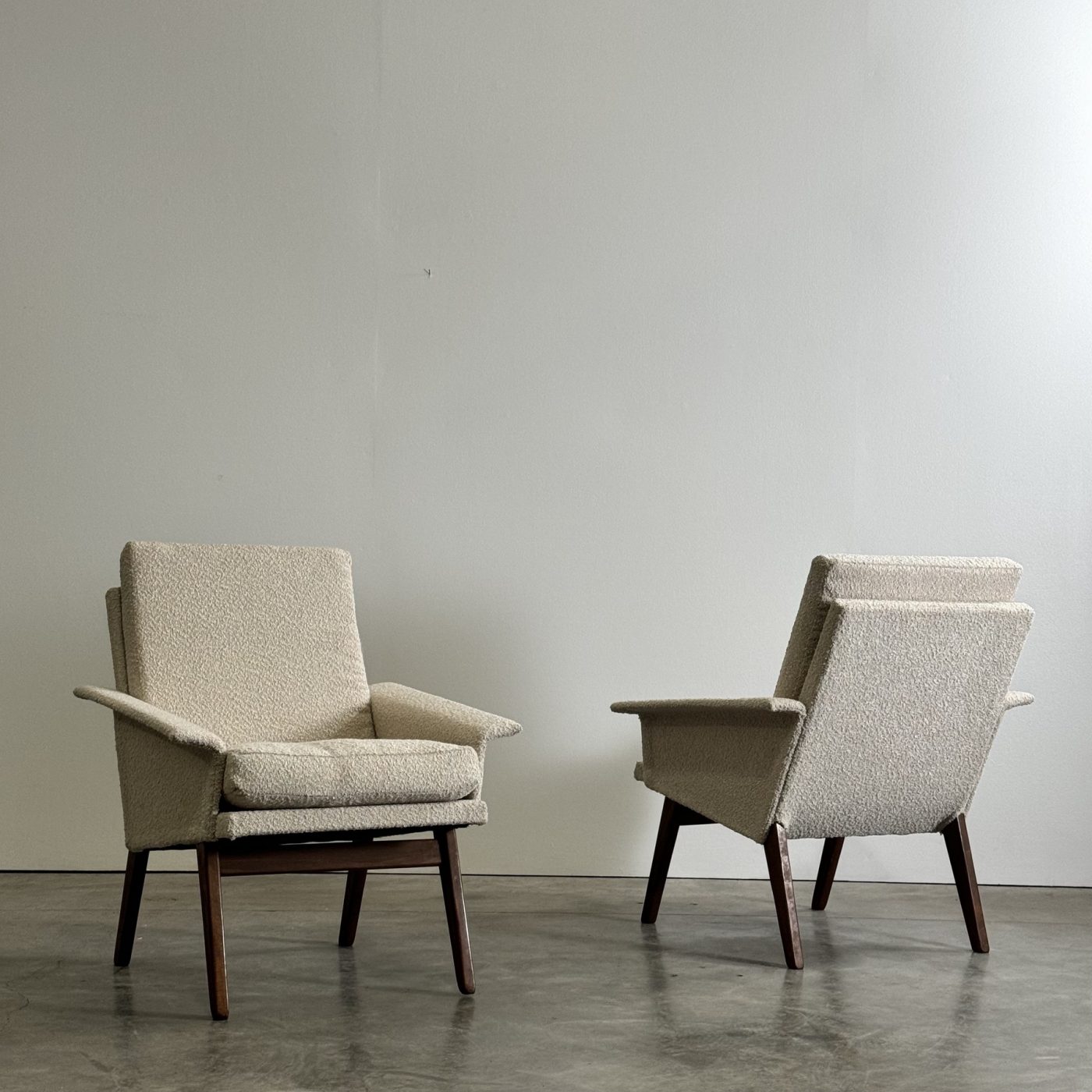 objet-vagabond-vintage-armchairs20004