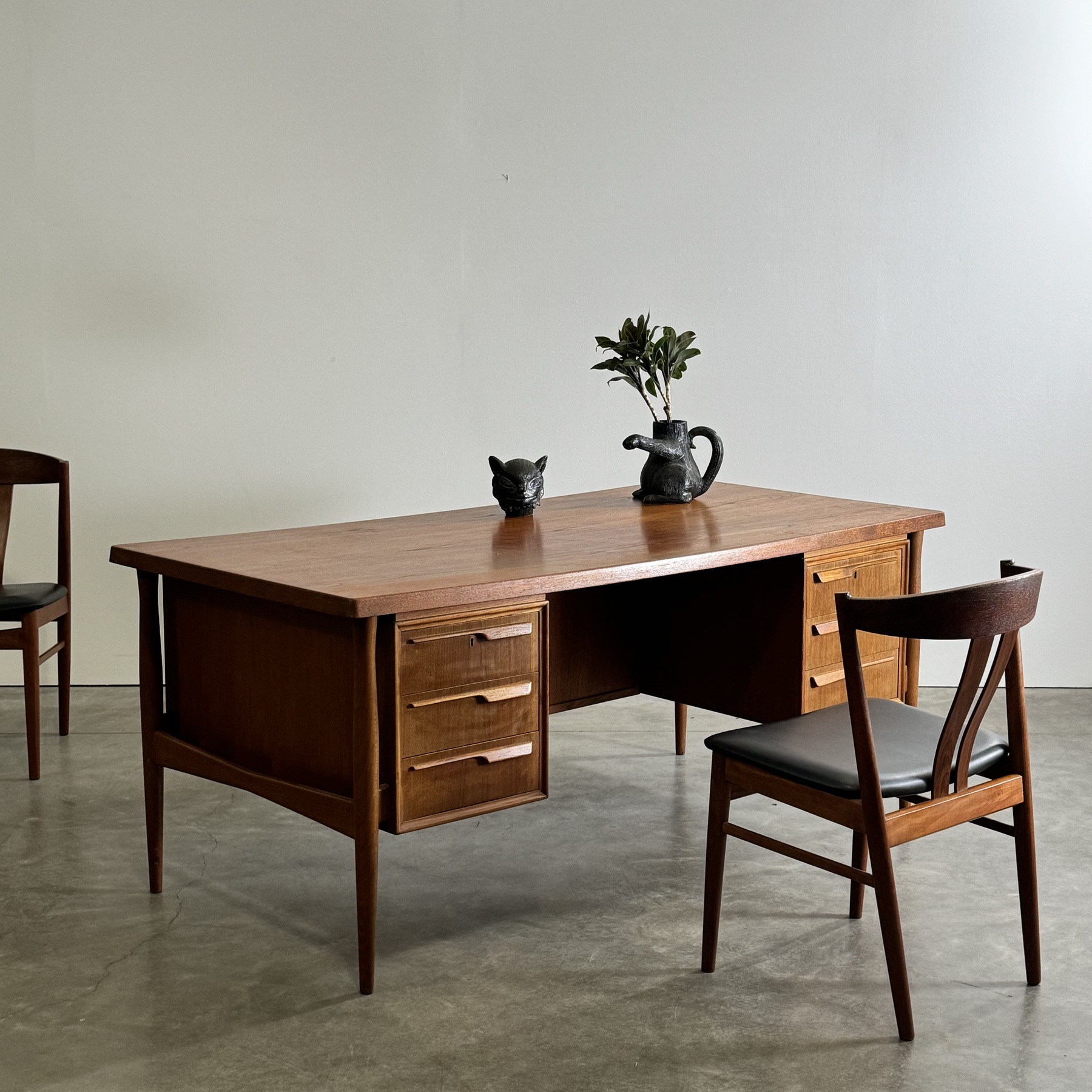 objet-vagabond-vintage-desk0000