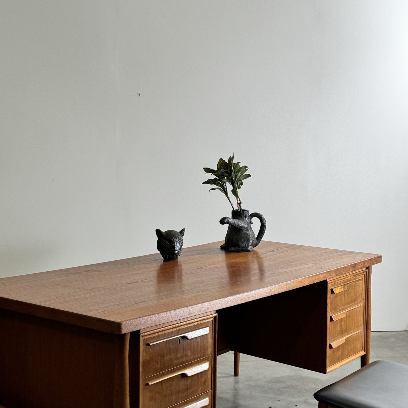 objet-vagabond-vintage-desk0001