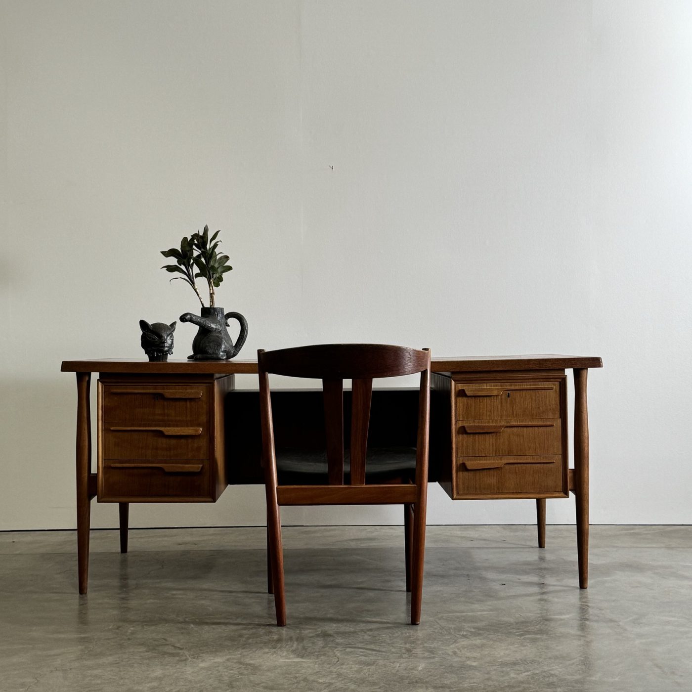 objet-vagabond-vintage-desk0005
