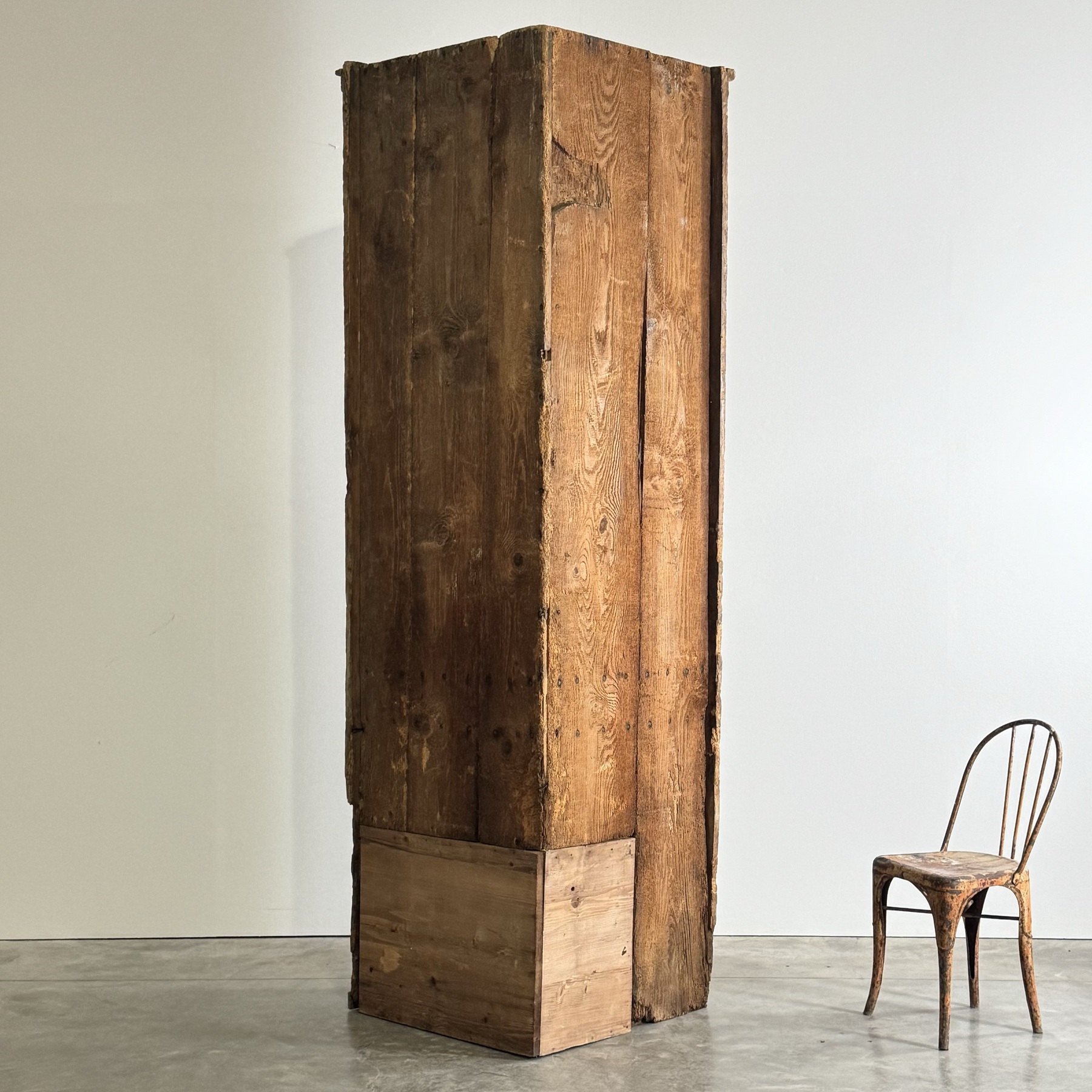 objet-vagabond-corner-cabinet0003