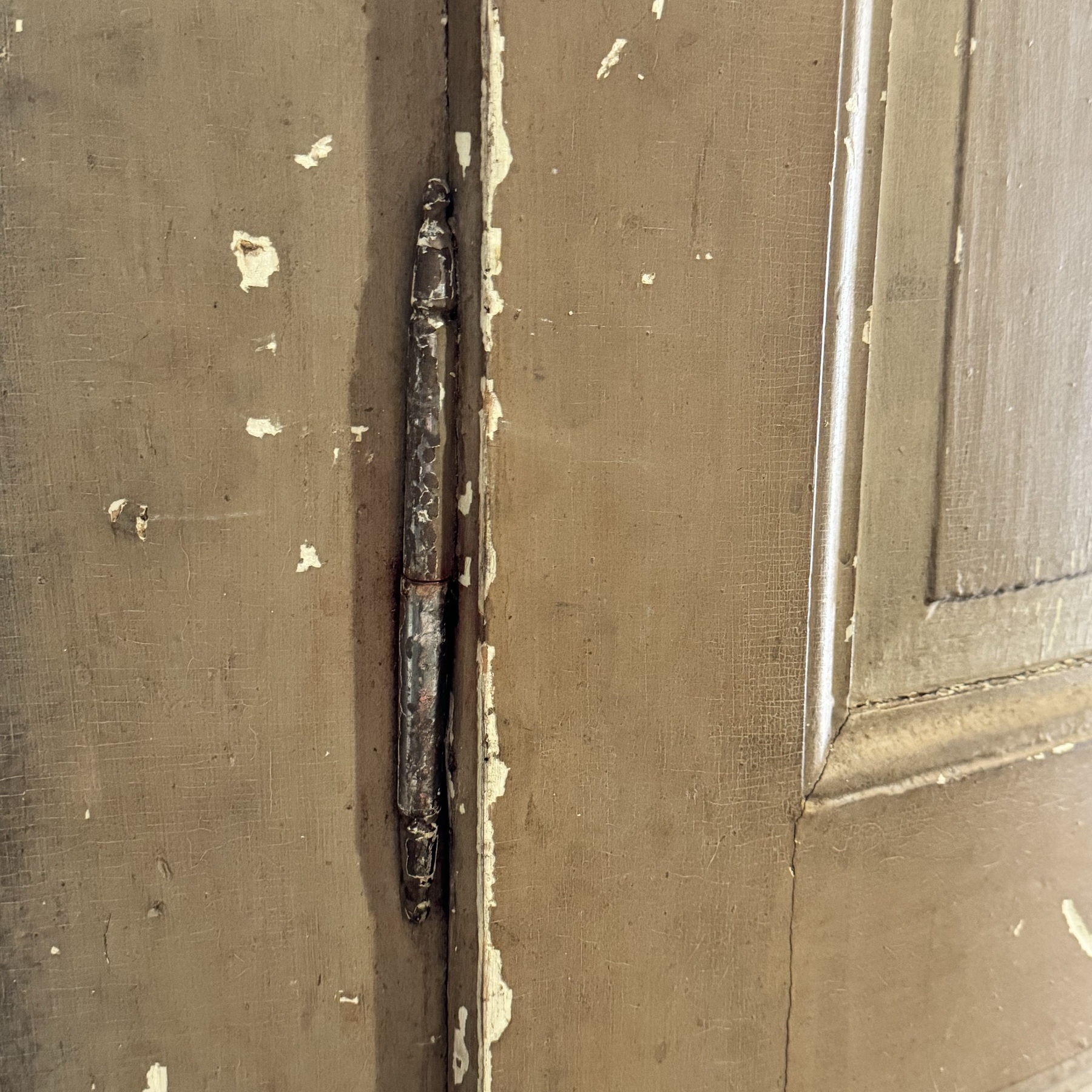 objet-vagabond-corner-cabinet0007