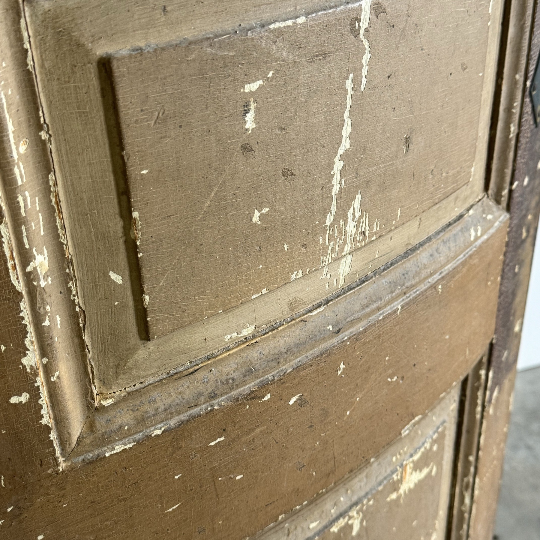 objet-vagabond-corner-cabinet0008