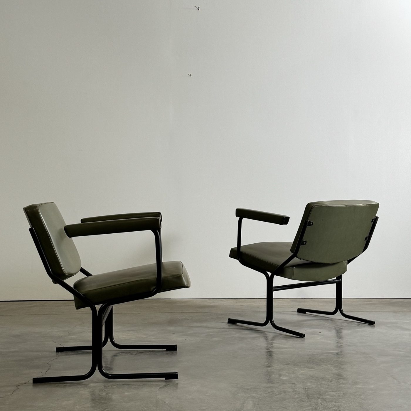 objet-vagabond-midcentury-armchairs0000