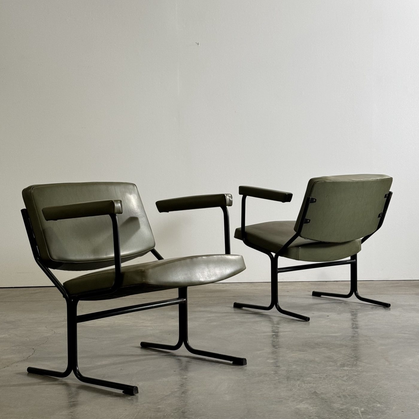 objet-vagabond-midcentury-armchairs0001