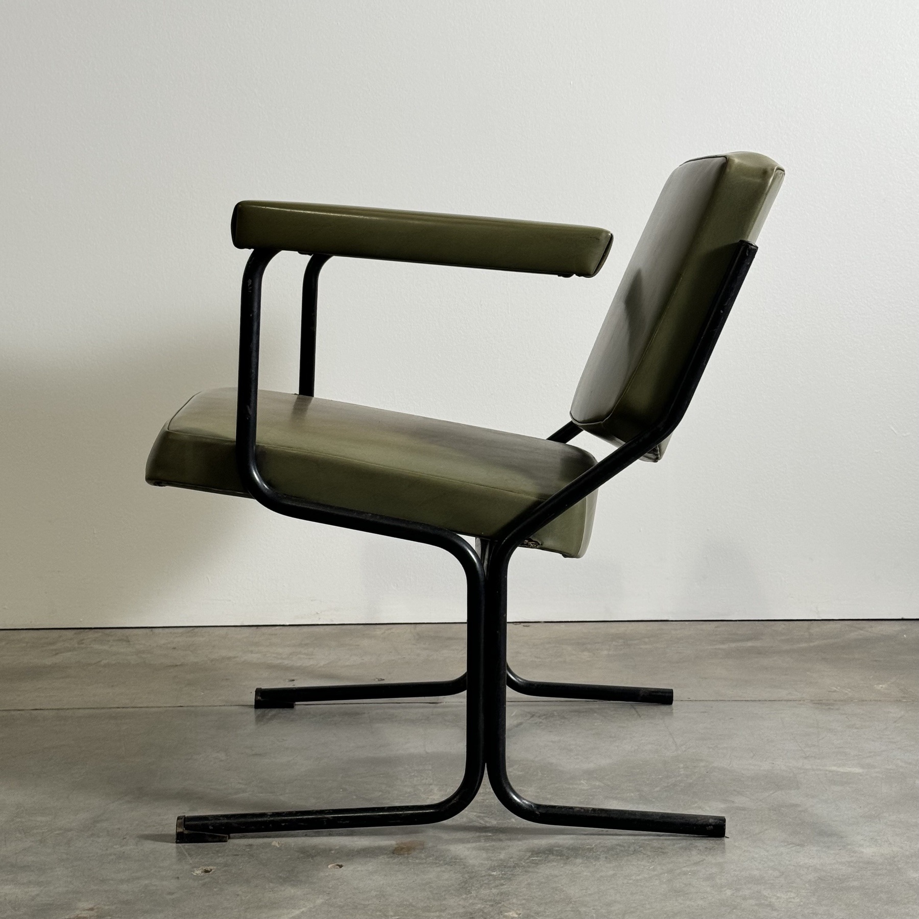 objet-vagabond-midcentury-armchairs0005