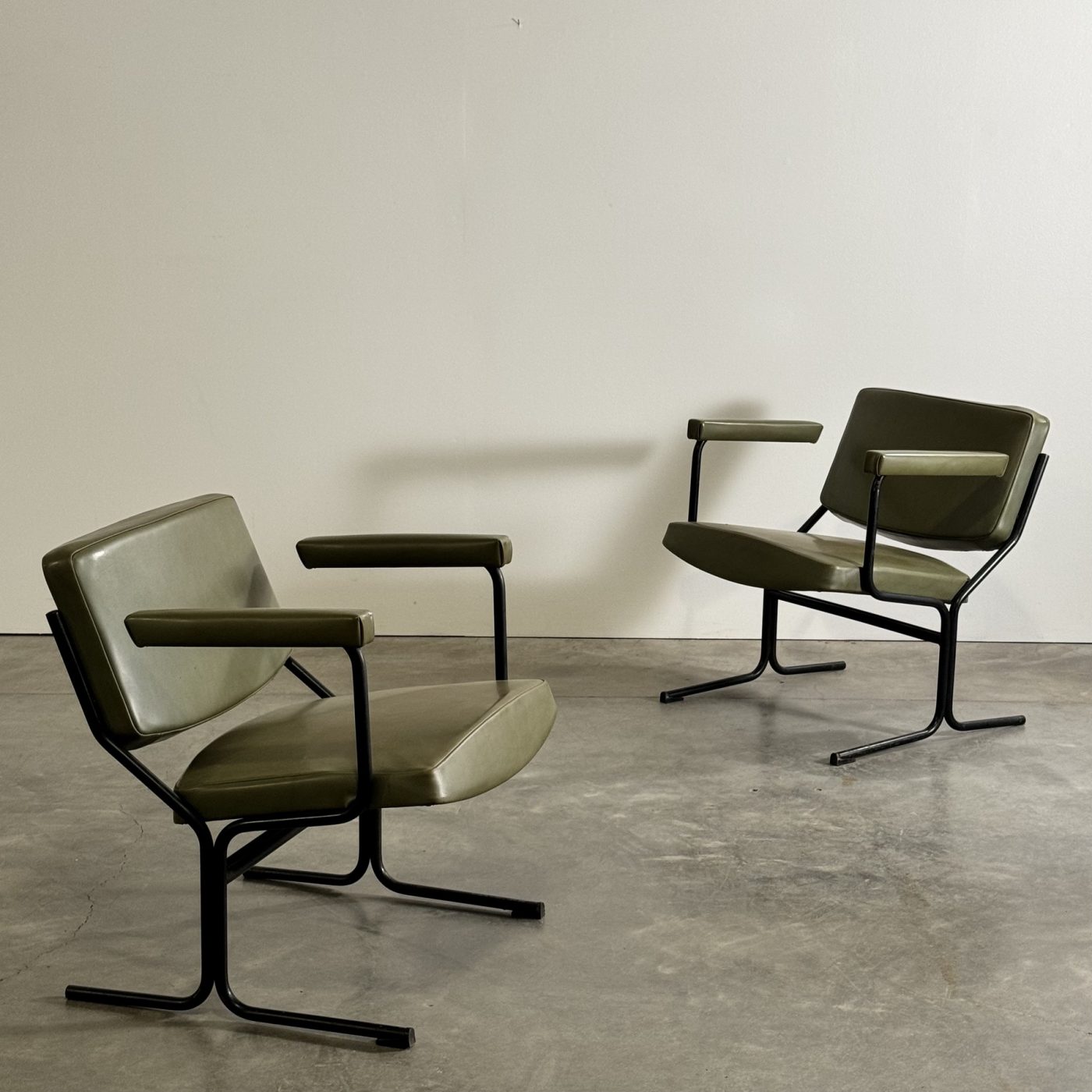 objet-vagabond-midcentury-armchairs0006