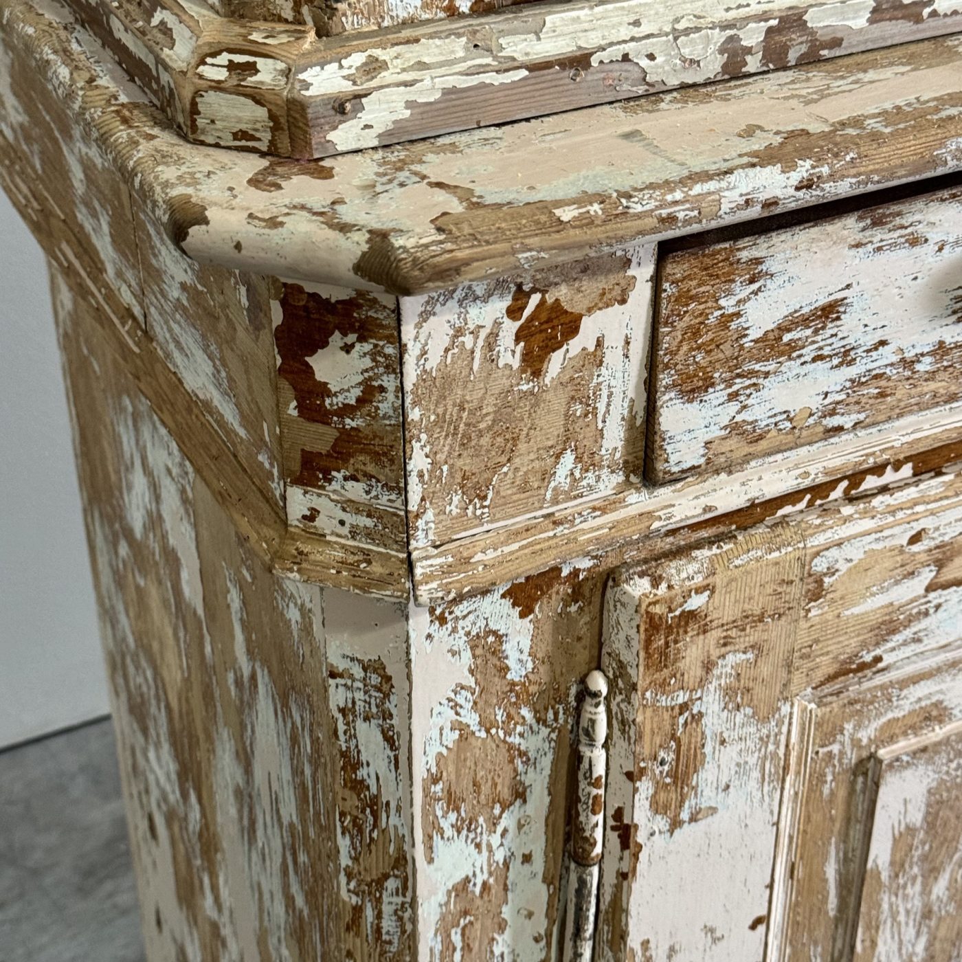 objet-vagabond-painted-cabinet0004