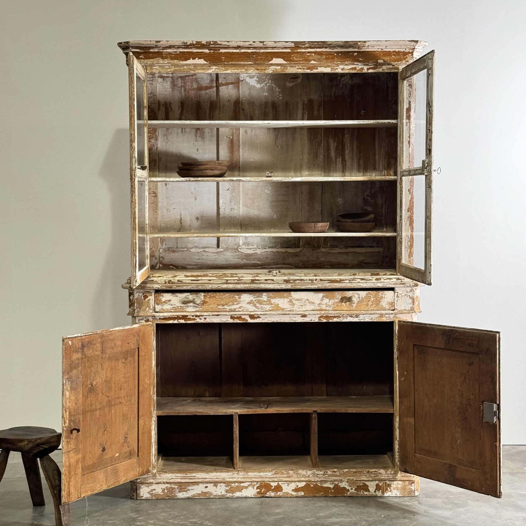 objet-vagabond-painted-cabinet0005