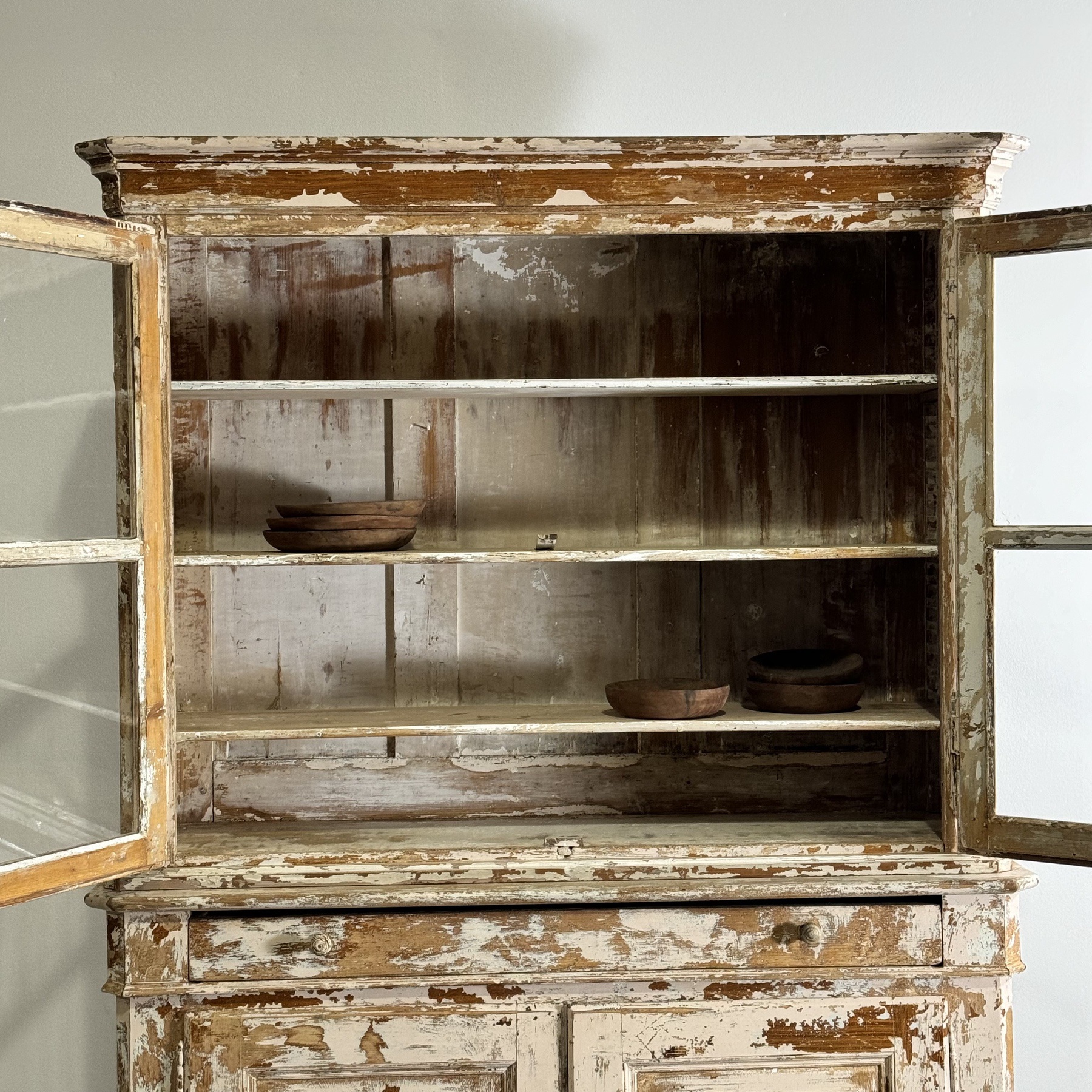 objet-vagabond-painted-cabinet0006