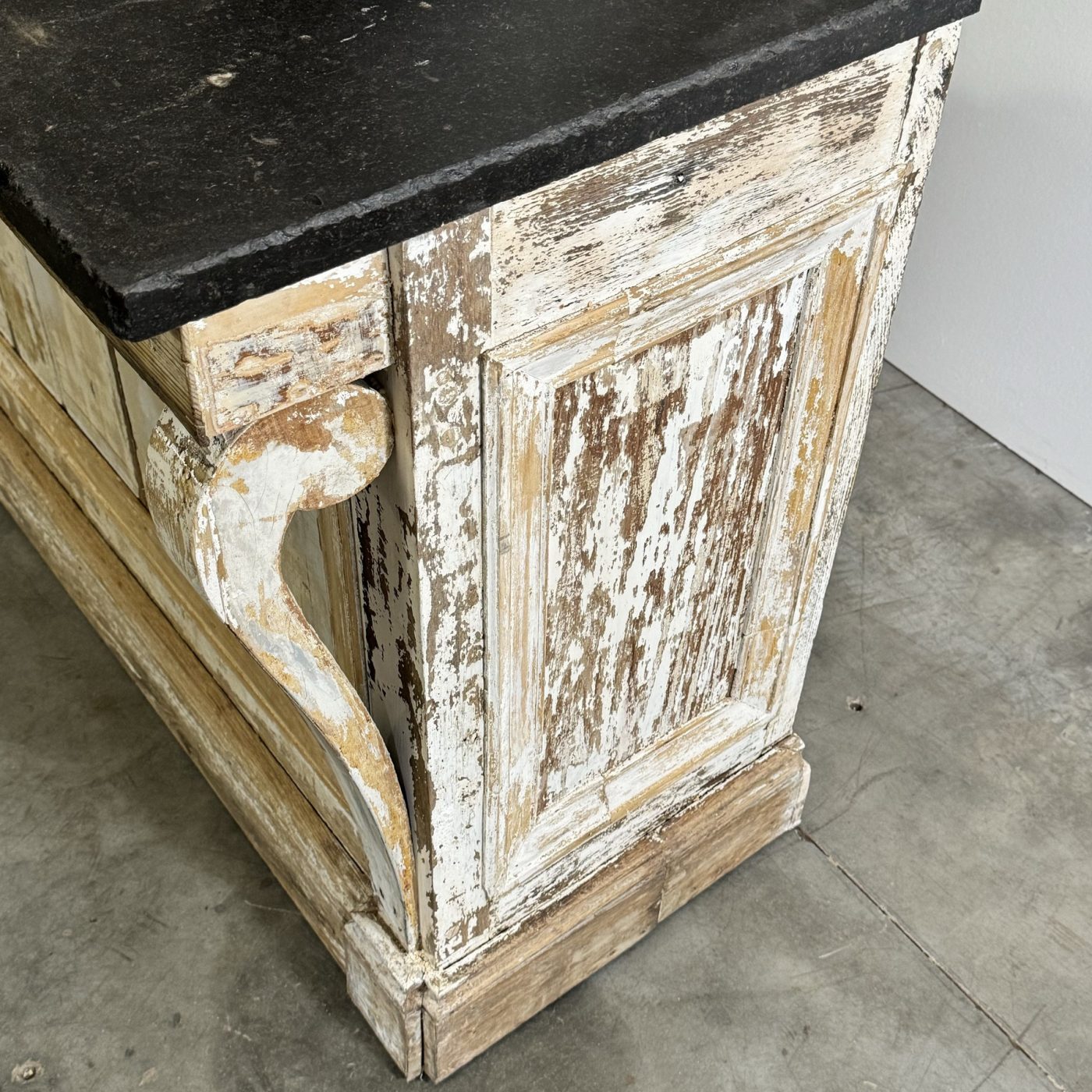 objet-vagabond-painted-counter0009