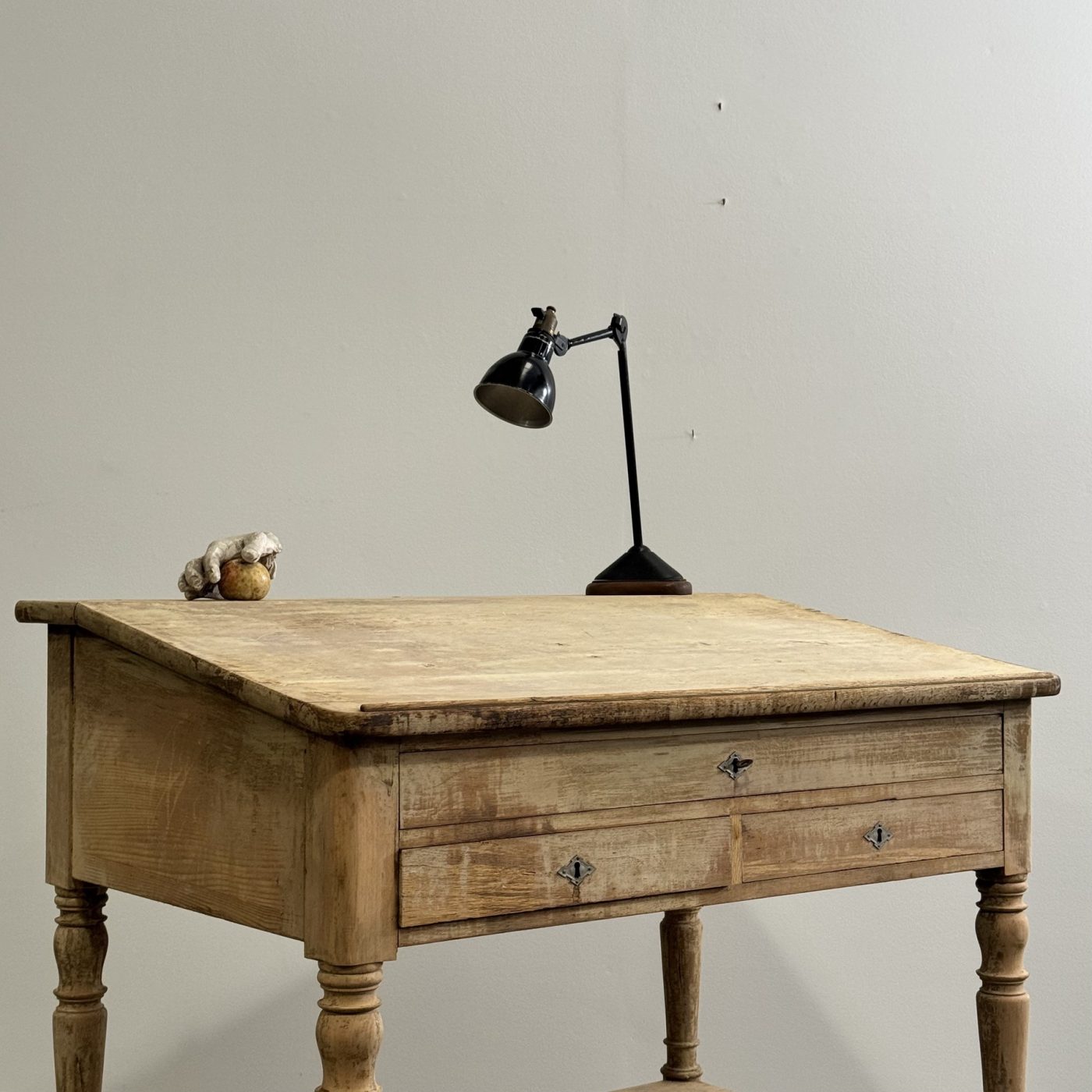 objet-vagabond-painted-desk0004