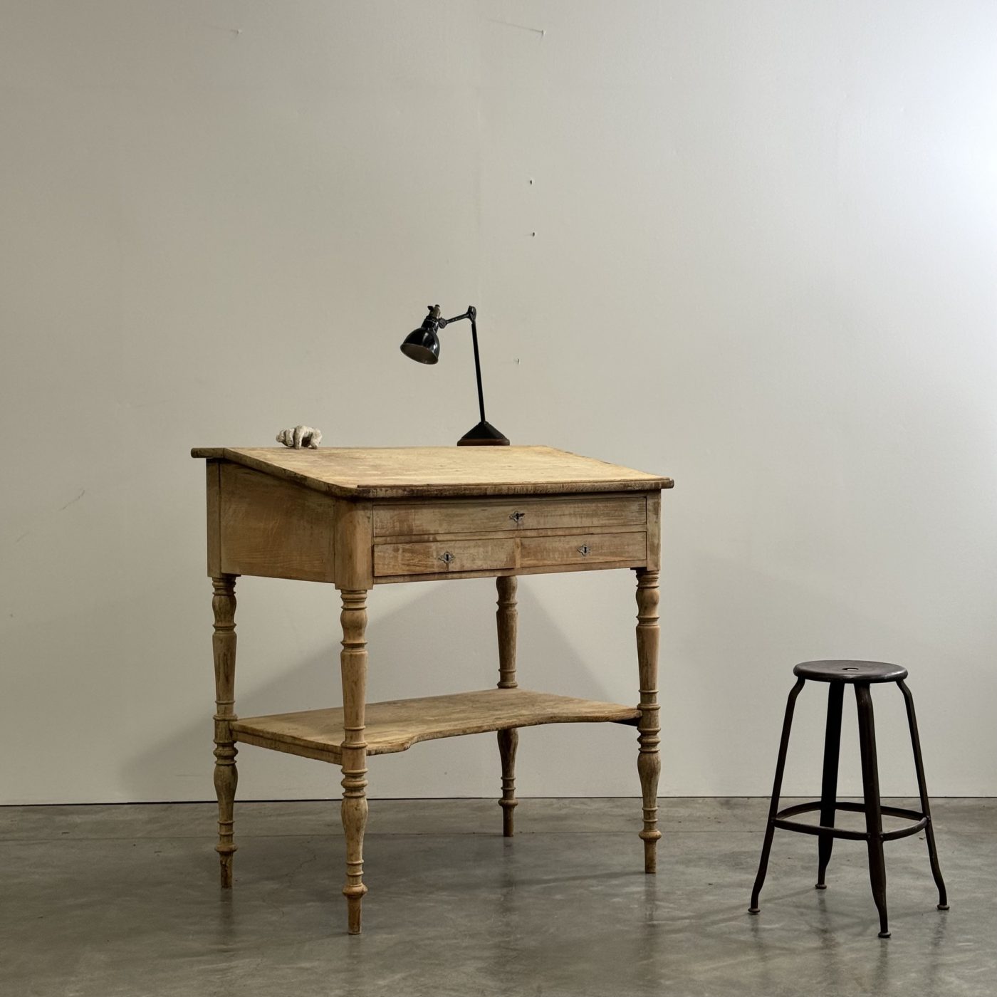 objet-vagabond-painted-desk0006