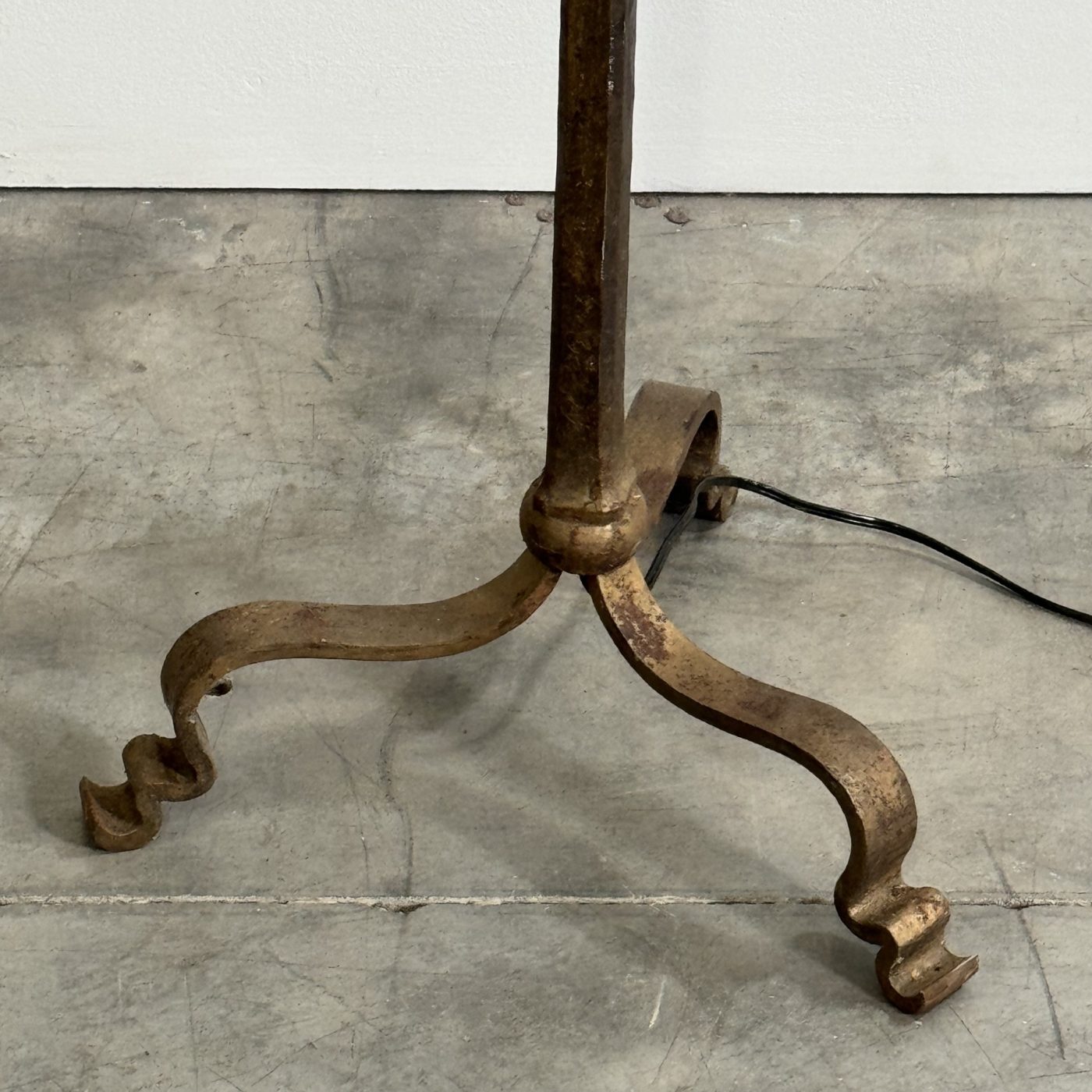 objet-vagabond-r1940-floorlamp0001