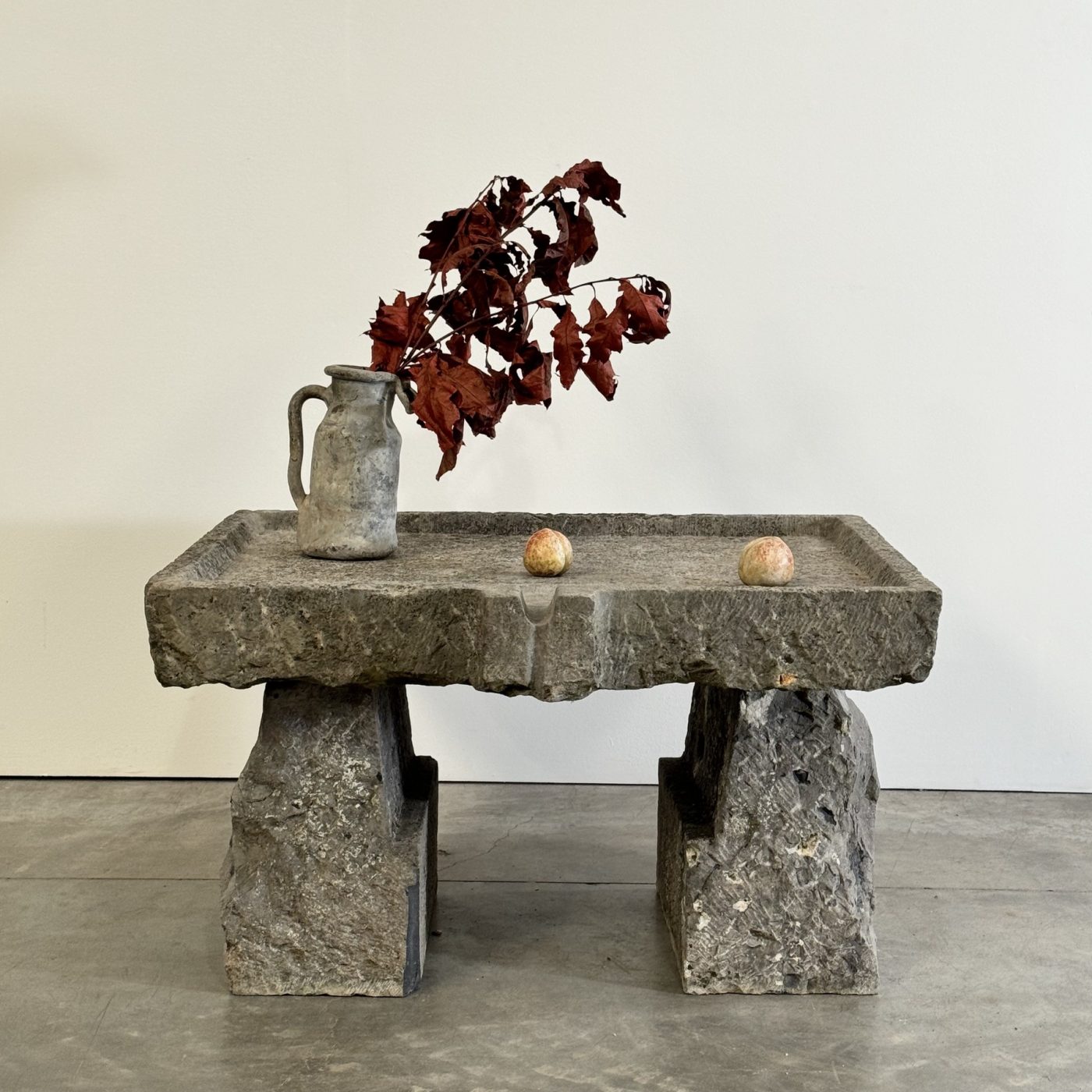 objet-vagabond-stone-table0006