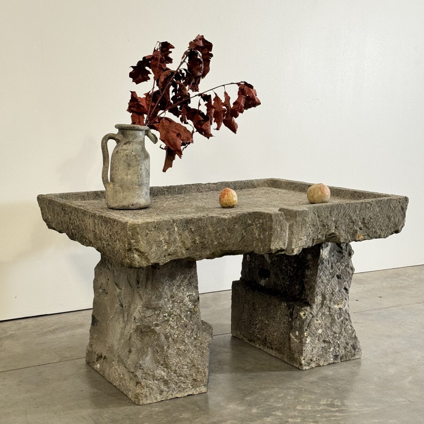 objet-vagabond-stone-table0008