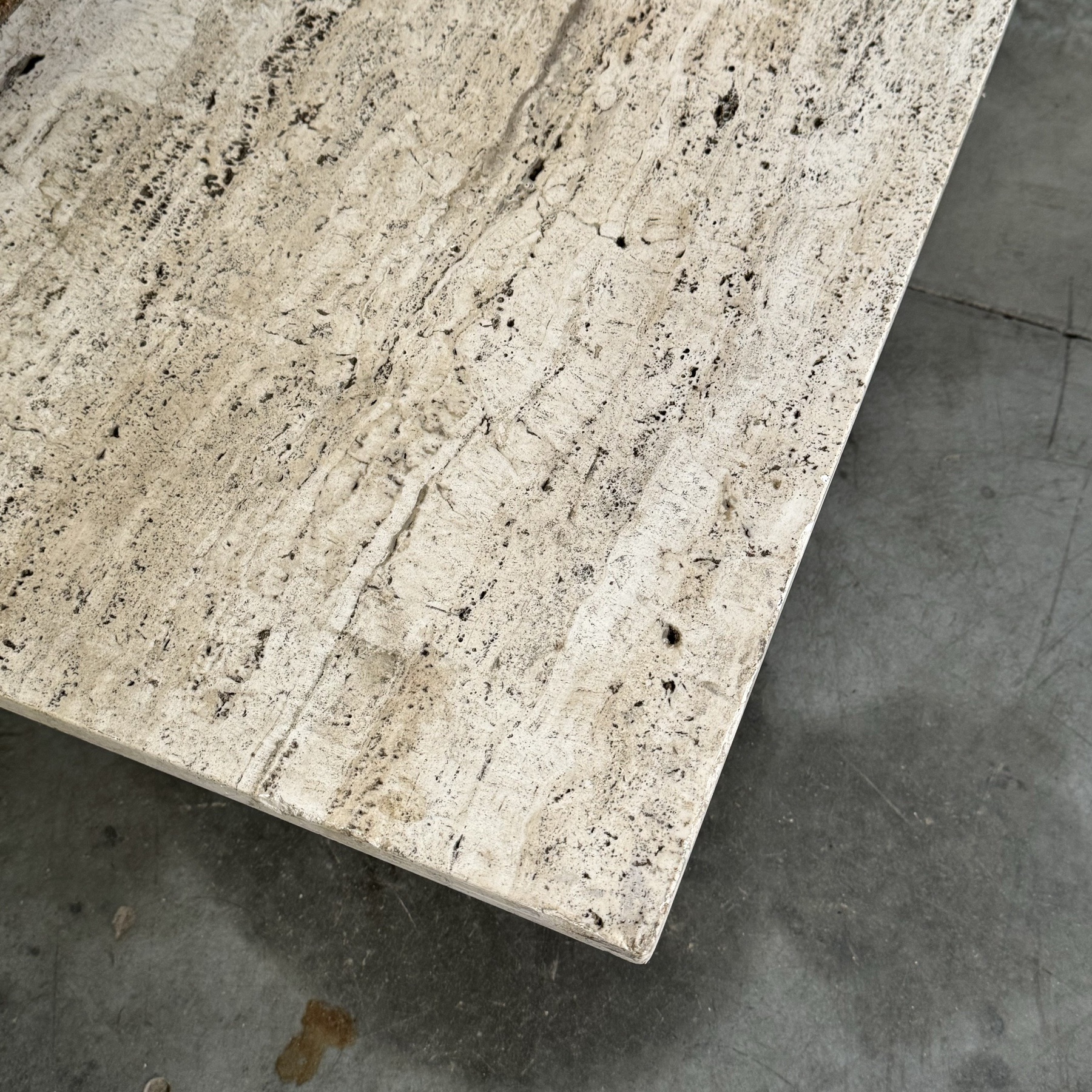 objet-vagabond-travertine-coffeetable0000