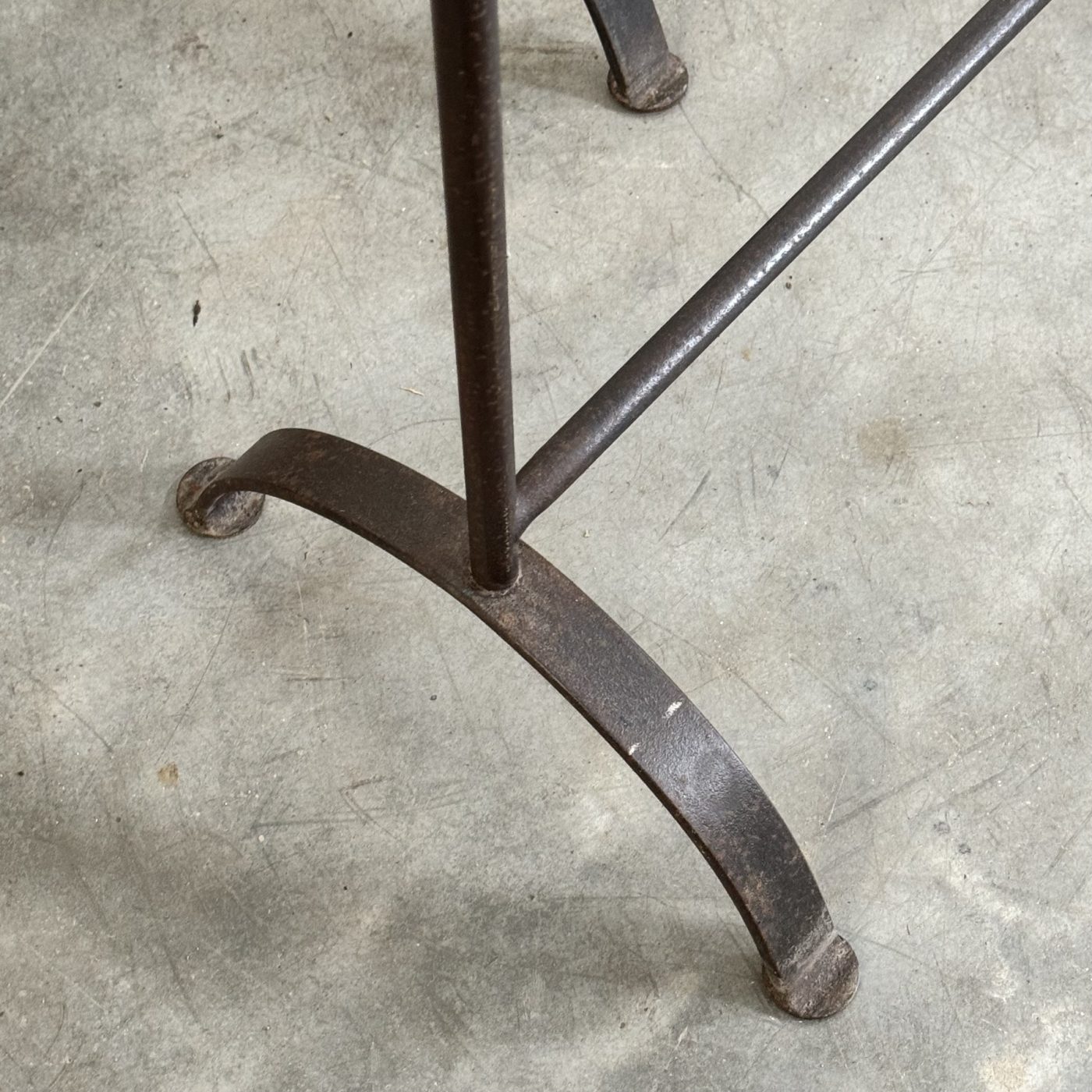 objet-vagabond-trestle-table0006