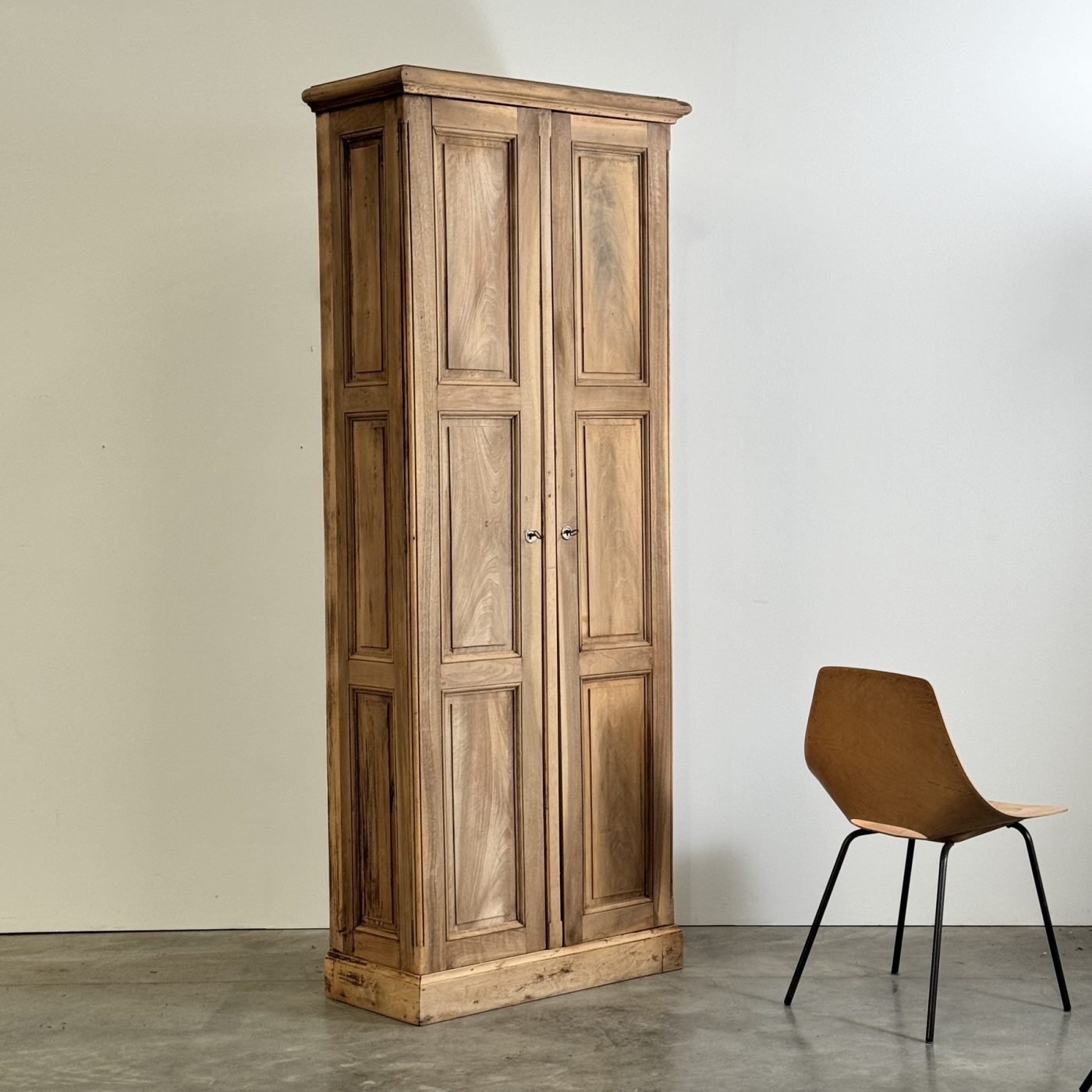 objet-vagabond-walnut-cupboard0001