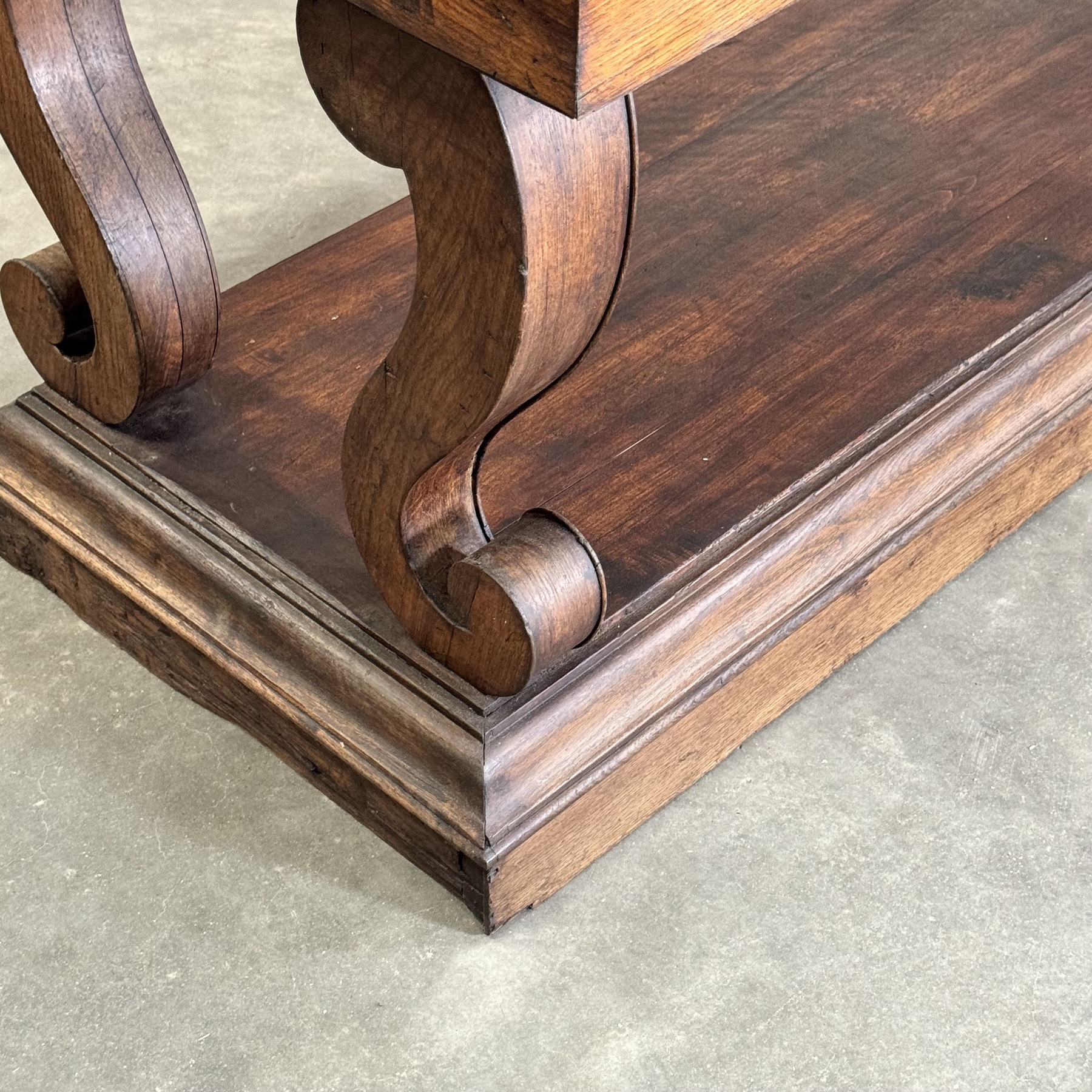 objet-vagabond-draper-table0006