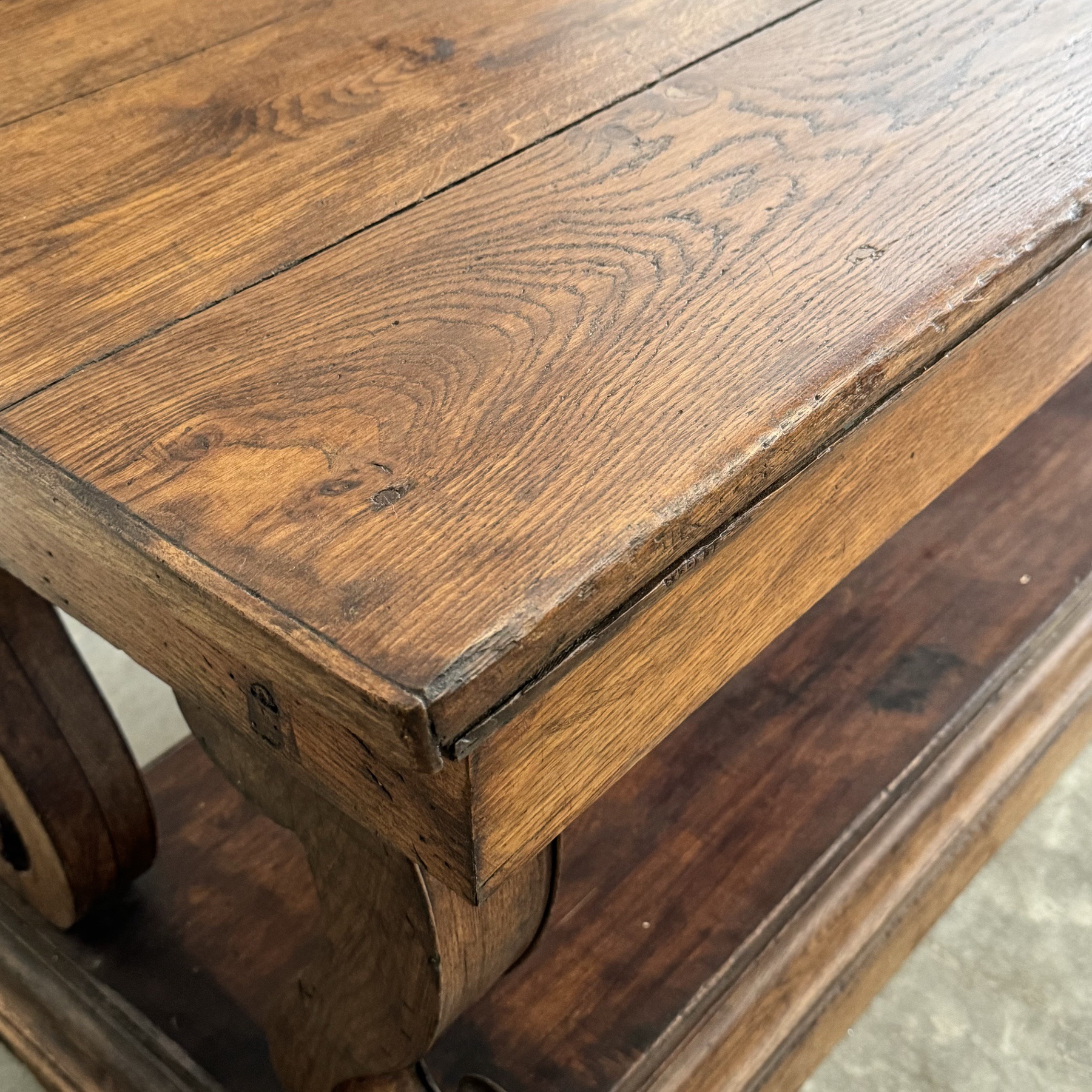 objet-vagabond-draper-table0008