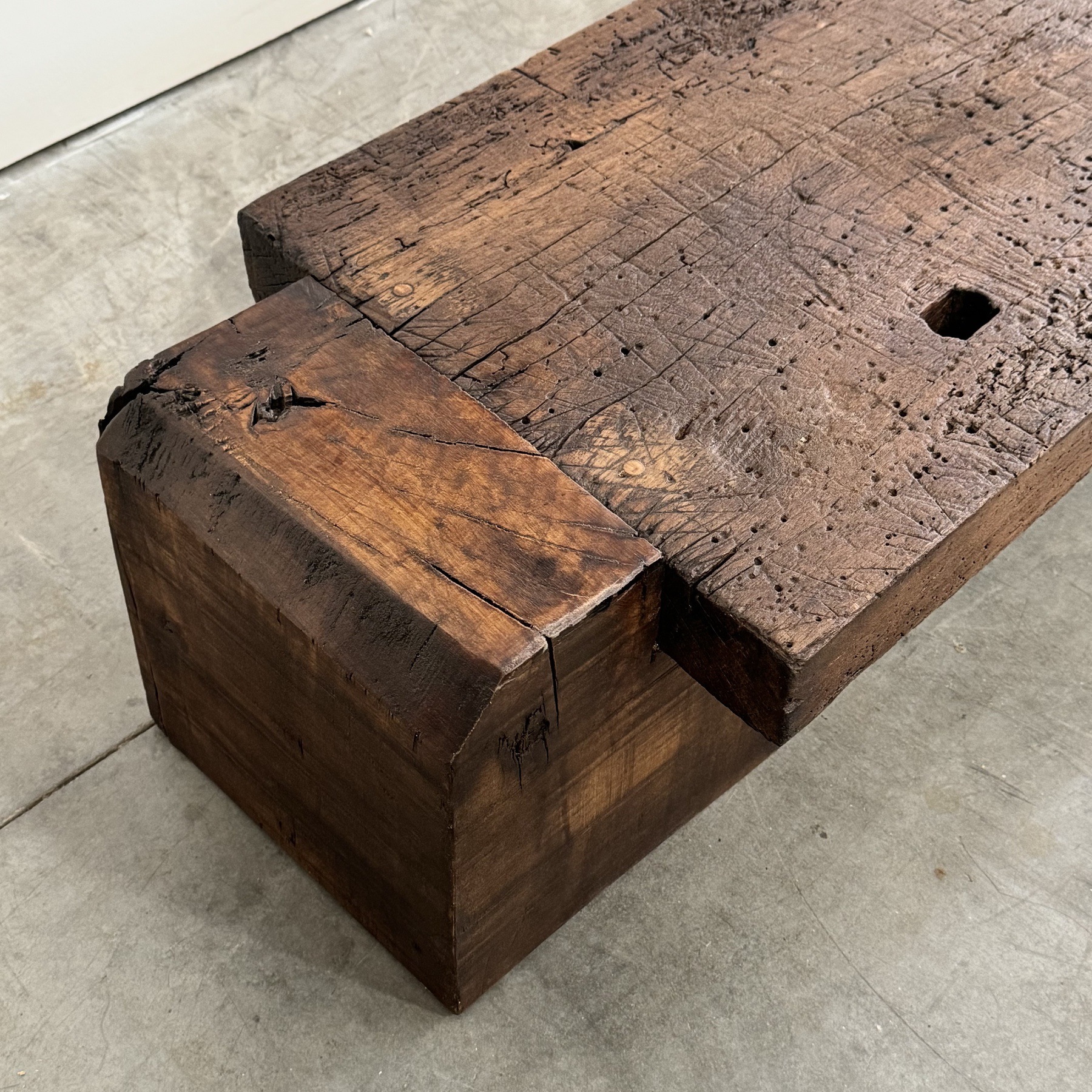 objet-vagabond-primitive-coffeetable0002